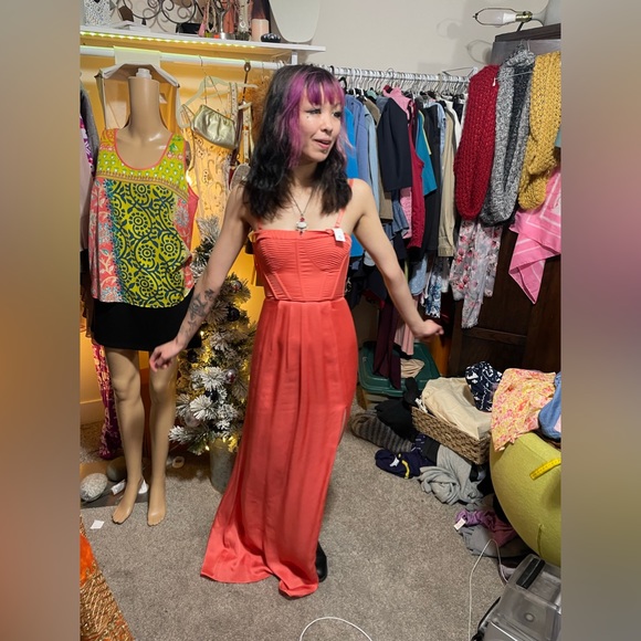 Sz 0 BCBG MAXAZRIA
Strapless Fitted Bustier Slit Dress - Picture 11 of 14